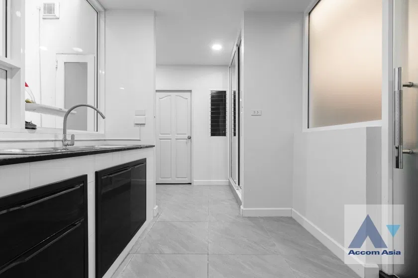 picture 🔼🔽 AccomA 📩 Elegant classic-modern home in Baan Klang Krung Thonglor, thoughtfully designed for family living (AA41925)  - 13/20