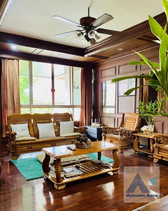 picture 🔼🔽 AccomA 📩  3 BR Townhouse in Khlong Ton Nuea (1716036) - 2/13