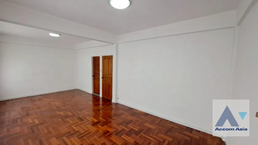 picture 🔼🔽 AccomA 📩 Home Office 5 BR Townhouse in Khlong Ton Nuea (AA44069) - 12/20