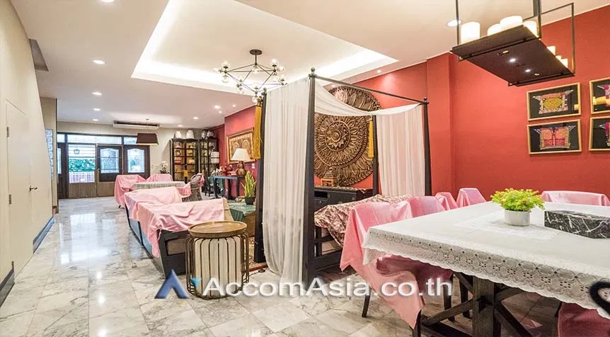 picture 🔼🔽 AccomA 📩 Home Office 4 BR Townhouse in Khlong Ton Nuea (AA27813) - 3/20