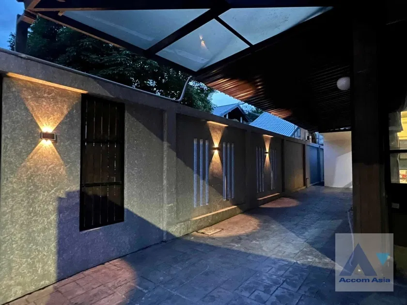 picture 🔼🔽 AccomA 📩  4 BR Townhouse in Khwaeng Sam Sen Nai (AA41534) - 10/10