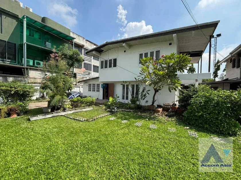 picture 🔼🔽 AccomA 📩 Detached 2 storey house with garden for rent in Sukhumvit, Near Ekkamai Road (AA42507) - 11/11