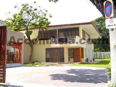 เช่าบ้านเดี่ยว ซอยทองหล่อ (สุขุมวิท 55) : 🔼🔽 AccomA 📩  3 BR House in Khlong Ton Nuea (90330)