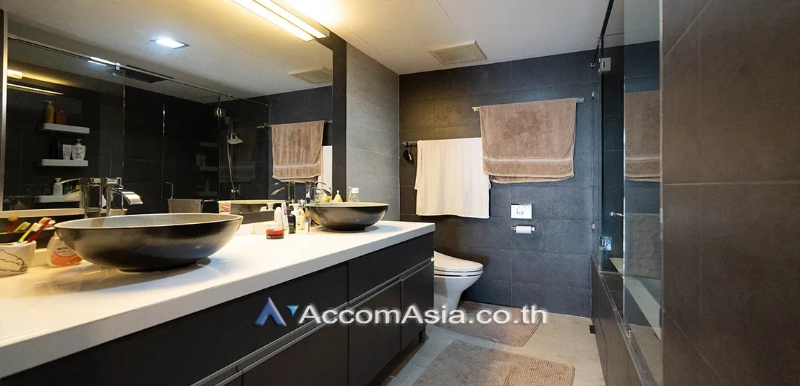 picture 🔼🔽 AccomA 📩  Stylish condominium with skyline view and bold interiors in Thong Lo (AA31037) - 17/18