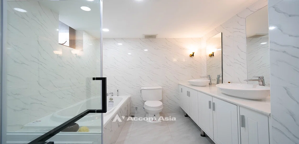 รูป 🔼🔽 AccomA 📩 Classically elegant unit with skyline balcony view (24496) - รูปที่ 17/18