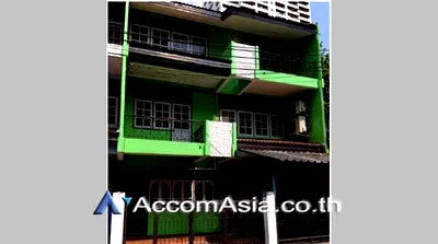 เช่าทาวน์โฮม ม.ศรีนครินทรวิโรฒ วิทยาเขตประสานมิตร : 🔼🔽 AccomA 📩  4 BR Townhouse in Khlong Toei Nuea (AA16379)