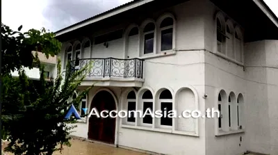 Houses for rent BTS Saphan Khwai : 🔼🔽 AccomA 📩  4 BR House in Khwaeng Sam Sen Nai (AA25748)