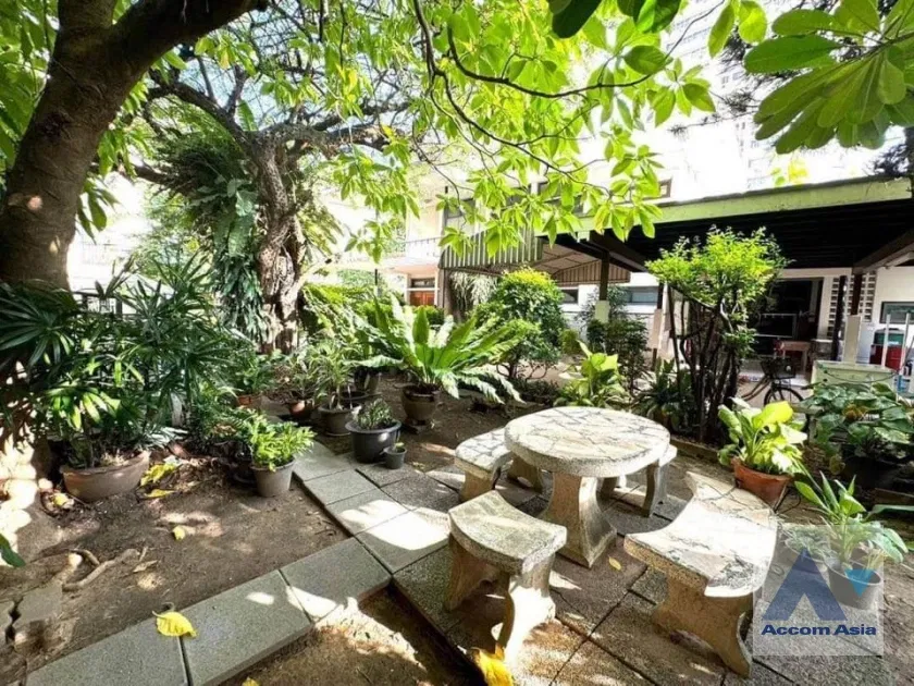 รูป 🔼🔽 AccomA 📩  Split-Level Modern-Vintage Home with Lawn and Mature Trees  (AA42371) - รูปที่ 7/20