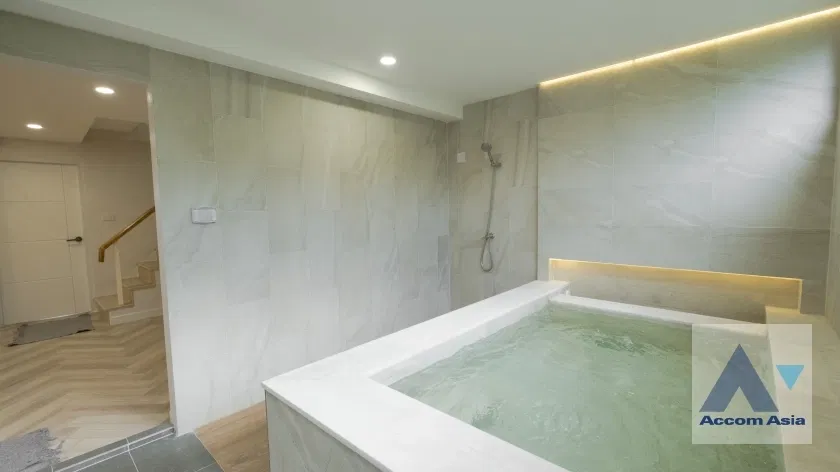 picture 🔼🔽 AccomA 📩  Newly renovated townhome 4 beds for rent in Sukhumvit, Bangkok near BTS Phra khanong (AA33050) - 12/20