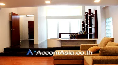 Townhouses for rent Srinakharinwirot University Prasanmit Campus : 🔼🔽 AccomA 📩 Move-in ready classic home in Sukhumvit with warm wood décor throughout (AA24300)