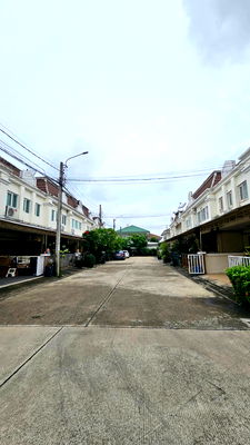 ทาวน์โฮม นวลจันทร์ : ด่วน ขายทาวน์เฮ้าส์สองชั้น The Exclusive Townhome 