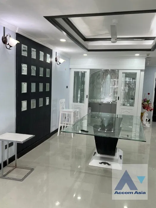 picture 🔼🔽 AccomA 📩 Modern condo in Sukhumvit with warm tones and airy layout (AA17280) - 7/20