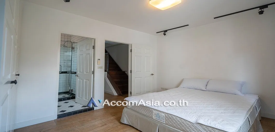 picture 🔼🔽 AccomA 📩 Townhouse with Home Office setup and 3 Bedrooms near MRT Lumphini (AA16931) - 17/18
