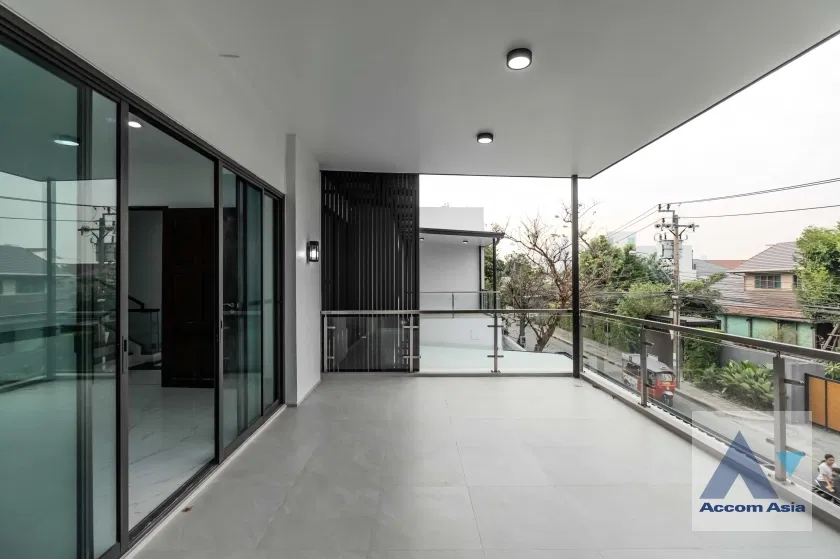 picture 🔼🔽 AccomA 📩  Minimal Modern Home in Black & White Tone (AA35535) - 19/20