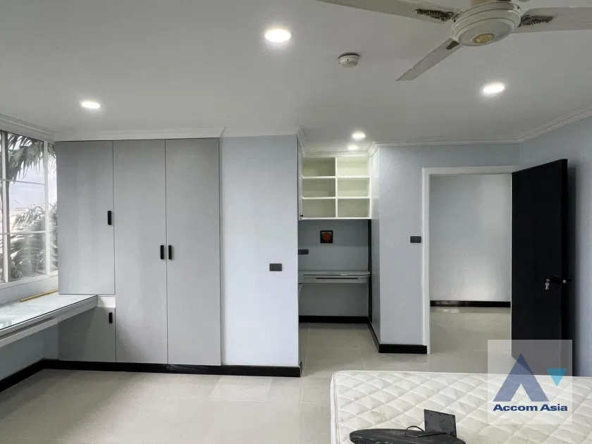 picture 🔼🔽 AccomA 📩 Modern condo in Sukhumvit with warm tones and airy layout (AA17280) - 19/20