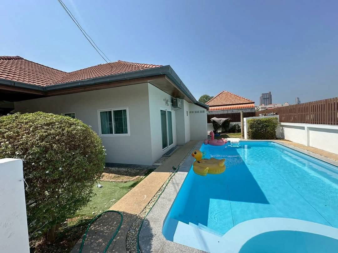 picture Pattaya House with Private Pool in Pattaya Beach Side Thepprasit Road inside a safe and transquil village - 2/18
