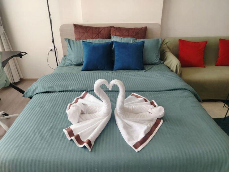 picture D Condo Reef 
Building C, 5th floor, size 24 sq m.
15,000 per year

Deposit 2 months
1 month in advance
 - 2/16