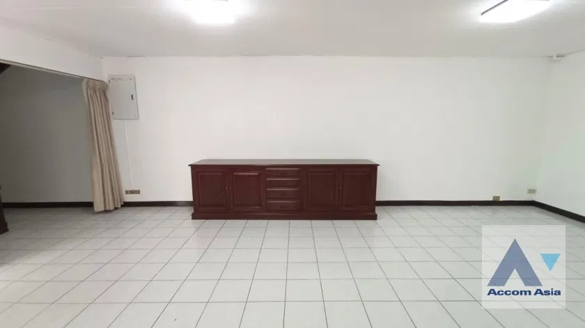 picture 🔼🔽 AccomA 📩  3 BR House in Khlong Toei Nuea (4004001) - 4/20