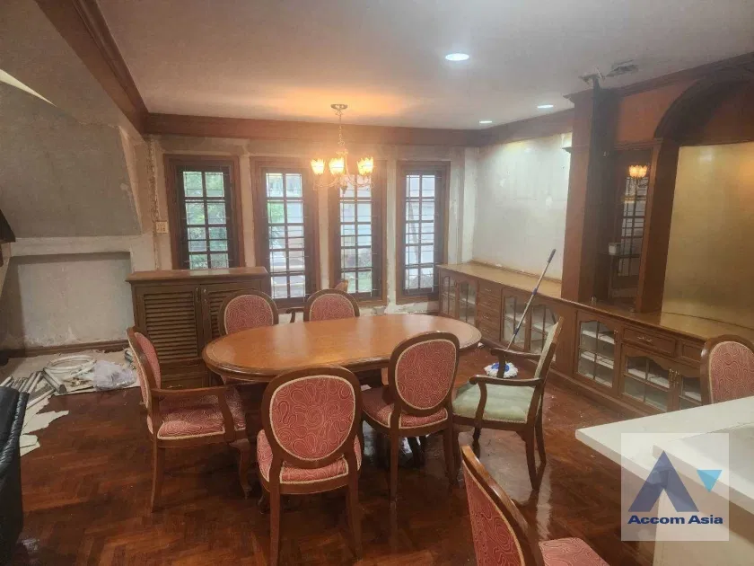 picture 🔼🔽 AccomA 📩 Detached House with Private Courtyard and Large Balcony (AA36350) - 2/10