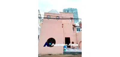 Townhouses for sale Srinakharinwirot University Prasanmit Campus : 🔼🔽 AccomA 📩  3 BR Townhouse in Khlong Ton Nuea (AA26641)