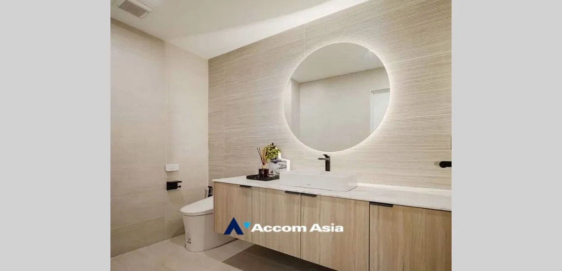 รูป 🔼🔽 AccomA 📩  Modern resort-style home with high ceilings and premium finishes in Phrom Phong (AA33786) - รูปที่ 13/18