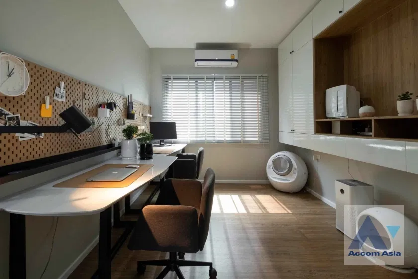 picture 🔼🔽 AccomA 📩 Fully furnished townhouse for rent with homey decor in compound in Krungthep Kreetha, (AA43777) - 8/18