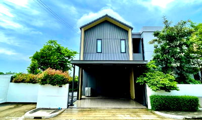 บ้านแฝด วิทยาลัยพยาบาลทหารอากาศ : บ้านสวยหลังมุม ตกแต่งครบ หมู่บ้าน โนเบิล เกเบิล วัชรพล ติดสวนของส่วนกลาง ตรงข้าม Clubhouse
