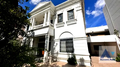 Houses for rent BTS Thong Lo (Thong Lor) : 🔼🔽 AccomA 📩  4 BR House @Sukhumvit Villa (54767)