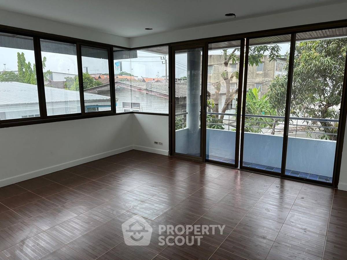 รูป บ้าน 5-ห้องนอน ใน คลองเจ้าคุณสิงห์ (ID 1028813) - รูปที่ 4/6