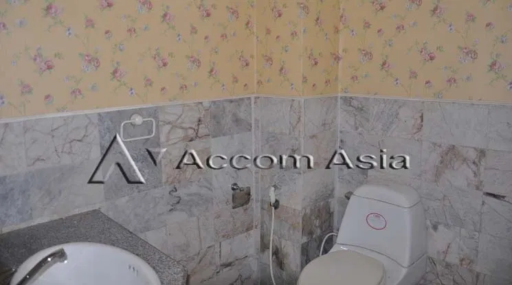 รูป 🔼🔽 AccomA 📩 Home Office 5 BR Townhouse in Khlong Ton Nuea (13000795) - รูปที่ 15/16
