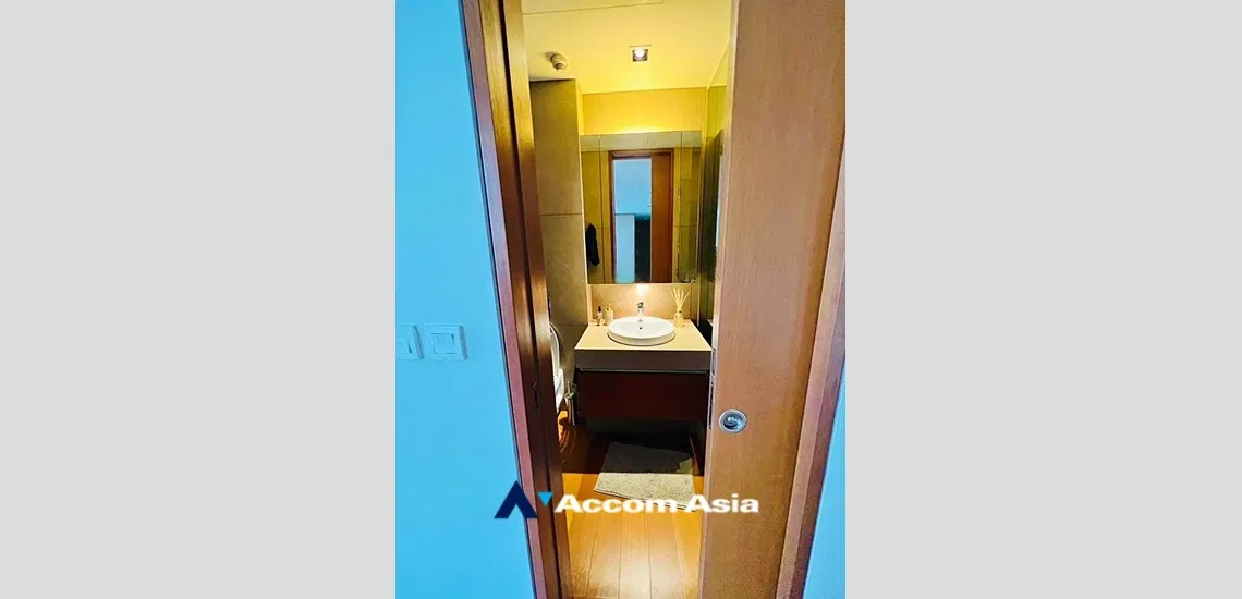 รูป 🔼🔽 AccomA 📩  Stylish condominium with full-width windows and built-in décor in Sathorn (AA34862) - รูปที่ 15/17