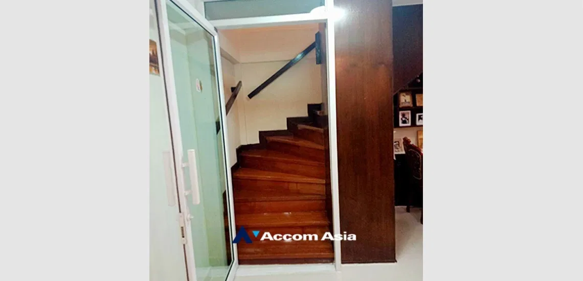 รูป 🔼🔽 AccomA 📩 Home Office 4 BR House in Khlong Ton Nuea (AA33848) - รูปที่ 7/13