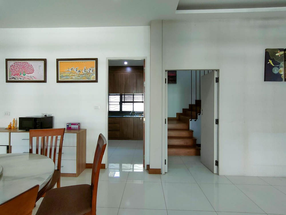 picture Modern-Style 4-Bedroom House with Bathtub, Just 10 Minutes to Chiang Mai Airport - 13/50