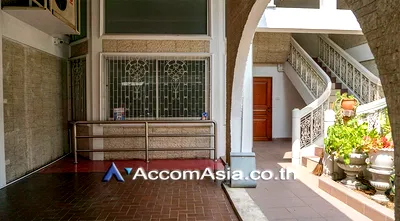 เช่าทาวน์โฮม ถนนสีลม : 🔼🔽 AccomA 📩 Home Office 4 BR Townhouse in Si Lom (AA26843)