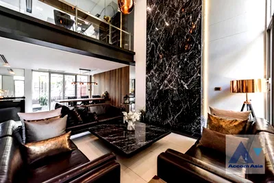 ทาวน์โฮม BTS ศาลาแดง : 🔼🔽 AccomA 📩 Peaceful townhouse in central Sukhumvit, Yannawa area, with lush garden (AA27252)