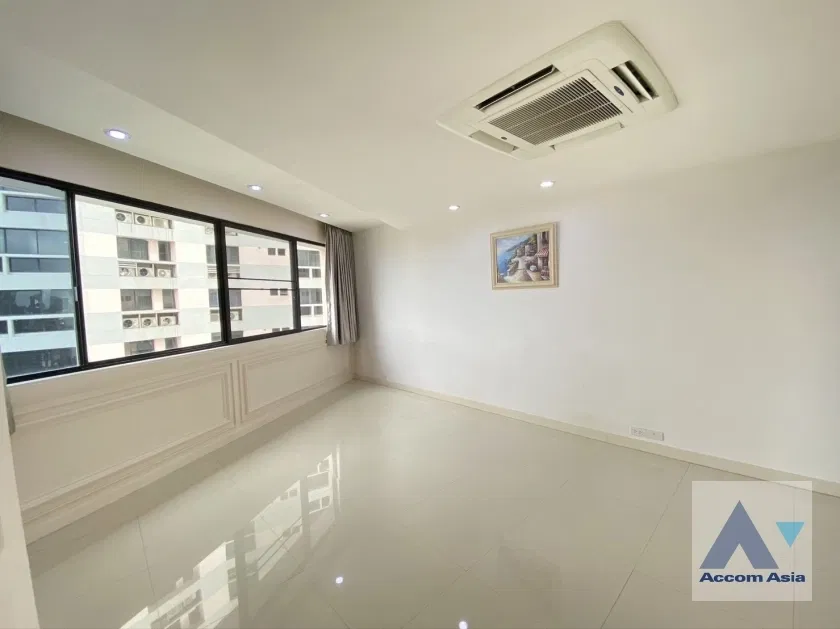 รูป 🔼🔽 AccomA 📩 Minimal-style condominium in soft tones near Sukhumvit (23619) - รูปที่ 2/10