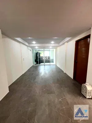 เช่าบ้านเดี่ยว ซอยทองหล่อ (สุขุมวิท 55) : 🔼🔽 AccomA 📩 Contemporary private home with soft tones in Sukhumvit (AA41201)