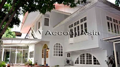 เช่าบ้านเดี่ยว ถนนสีลม : 🔼🔽 AccomA 📩 Colonial-style home with spacious layout and steel kitchen (10002403)