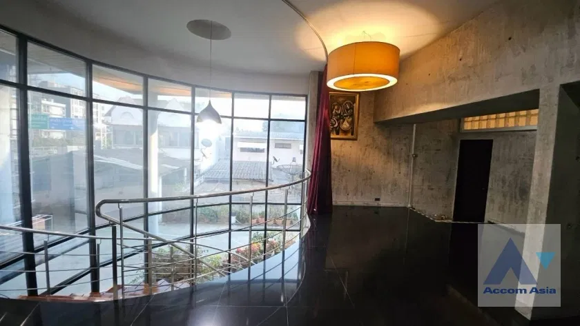 picture 🔼🔽 AccomA 📩 Loft-Style House for Rent in Ploenchit, Bangkok - Near BTS Ploenchit (AA43397) - 9/19