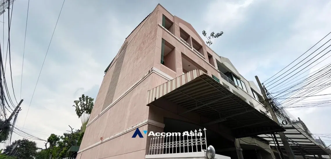 รูป 🔼🔽 AccomA 📩 Classic townhome with full built-ins in central Thonglor location (13000542) - รูปที่ 18/18