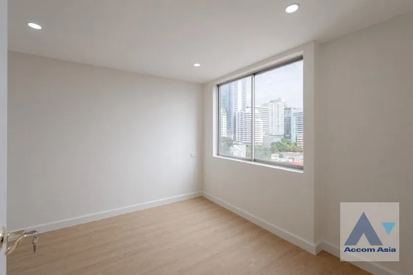 picture 🔼🔽 AccomA 📩 Spacious corner unit with modern white finishes and green-tile bathrooms (AA43454) - 14/20