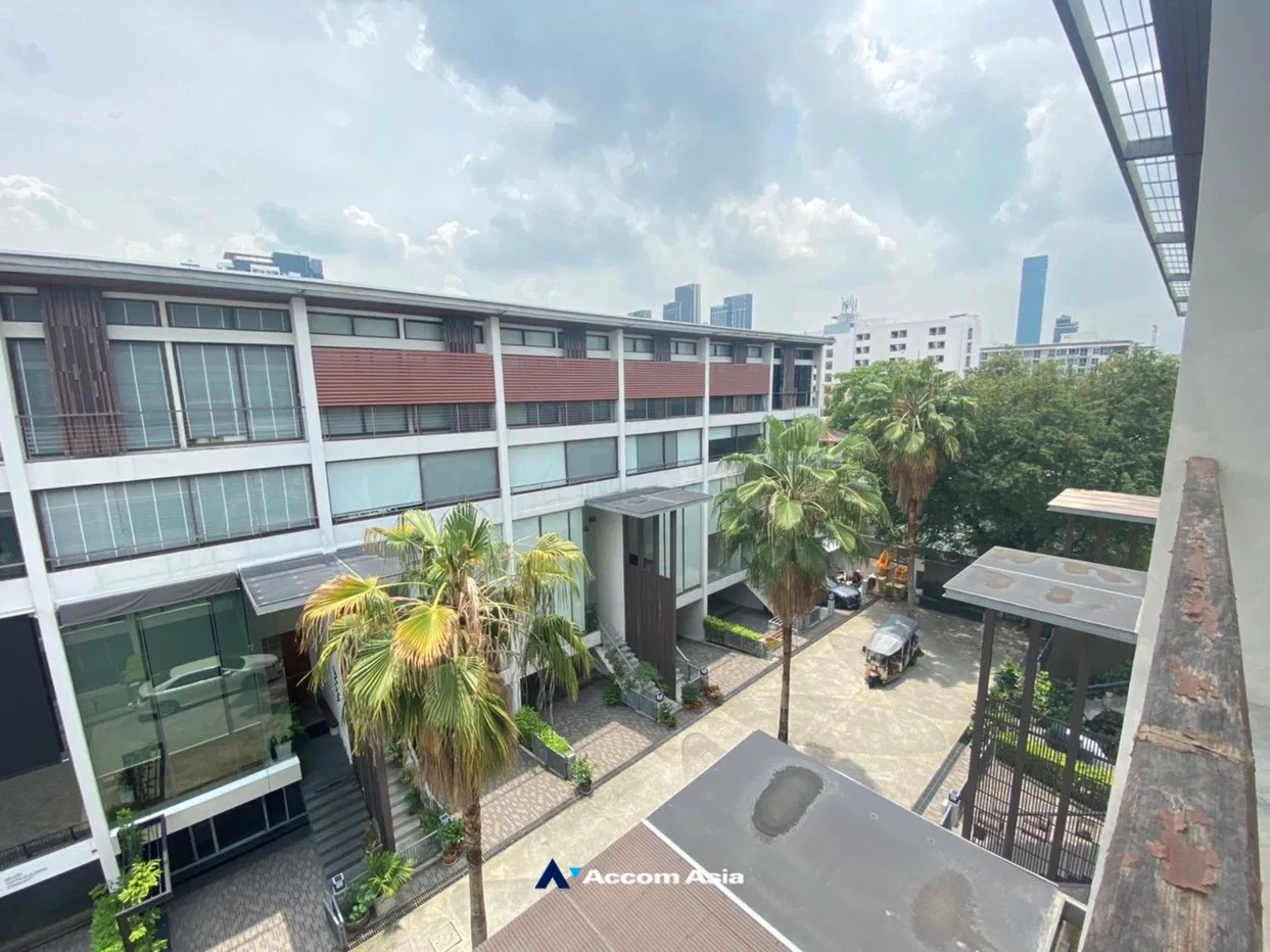 picture 🔼🔽 AccomA 📩  Modern open-layout house in Punnawithi with high ceilings and natural light (AA15293 - 2/20