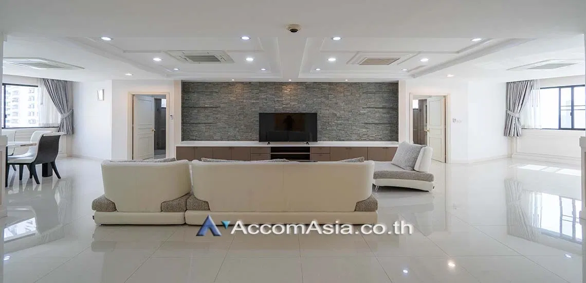 picture 🔼🔽 AccomA 📩 Elegant wooden condominium with warm tones and dining alcove (23622) - 2/10