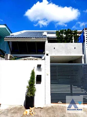 เช่าทาวน์โฮม เขตสวนหลวง : 🔼🔽 AccomA 📩  2 BR Townhouse in Suan Luang (AA41520)