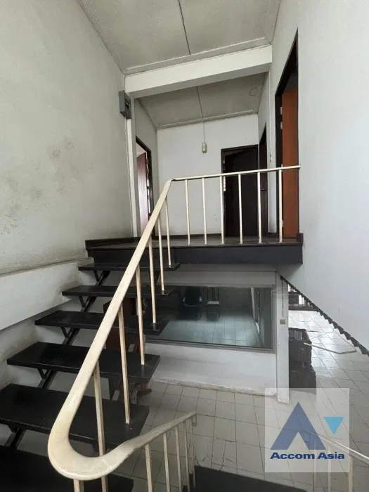 picture 🔼🔽 AccomA 📩 Detached 2 storey house with garden for rent in Sukhumvit, Near Ekkamai Road (AA42507) - 5/11