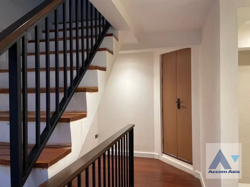 picture 🔼🔽 AccomA 📩  3 BR Townhouse in Khlong Toei Nuea (AA43136) - 17/20