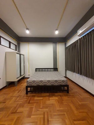รูป [ให้เช่า] ทาวน์เฮ้าส์ 3 ชั้น ถนนบรมราชชนนี / 4 ห้องนอน 3 ห้องน้ำ / 26 ตรว. 200 ตรม. **40,000** ทาวน์เฮ้าส์ 3 ชั้นใจกลางปิ่นเกล้า ใกล้เซนทรัลปิ่นเกล้า - รูปที่ 6/15