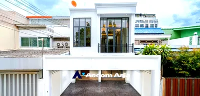ทาวน์โฮม BTS เอกมัย : 🔼🔽 AccomA 📩  3 BR Townhouse in Khlong Ton Nuea (AA32463)