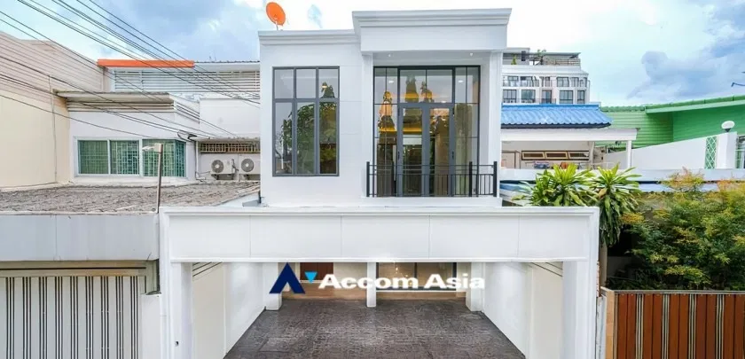 รูป 🔼🔽 AccomA 📩  3 BR Townhouse in Khlong Ton Nuea (AA32463) - รูปที่ 1/20