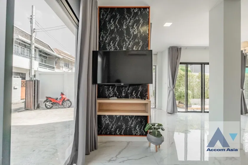 picture 🔼🔽 AccomA 📩  3 BR House in Phra Khanong Nuea (AA27578) - 11/20